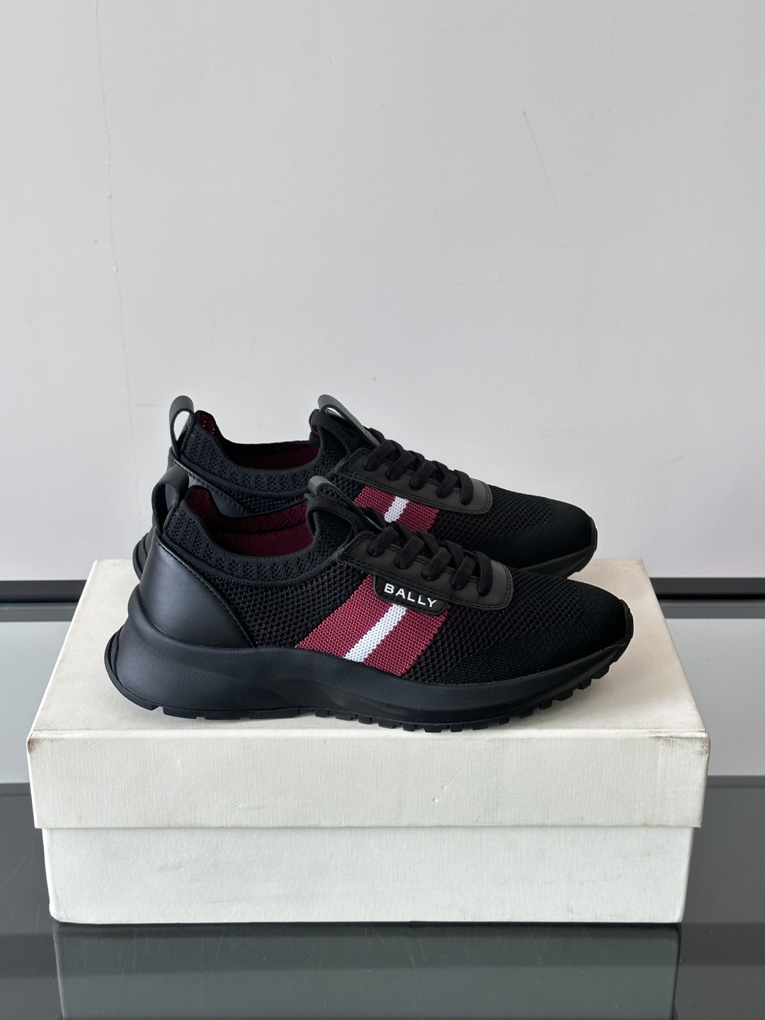 BALLY25夏季巴利家最新款的男士休闲运动鞋👟，巴利经典红白红，经典配色。黑红简约大气 ，采用进口飞织