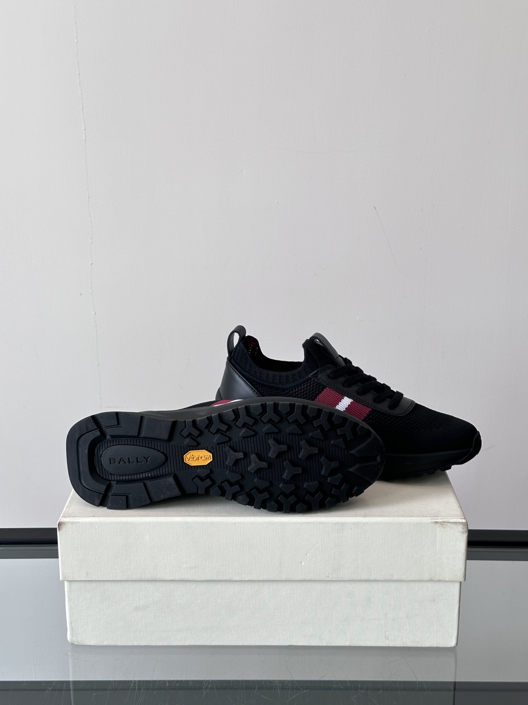 BALLY25夏季巴利家最新款的男士休闲运动鞋👟，巴利经典红白红，经典配色。黑红简约大气 ，采用进口飞织