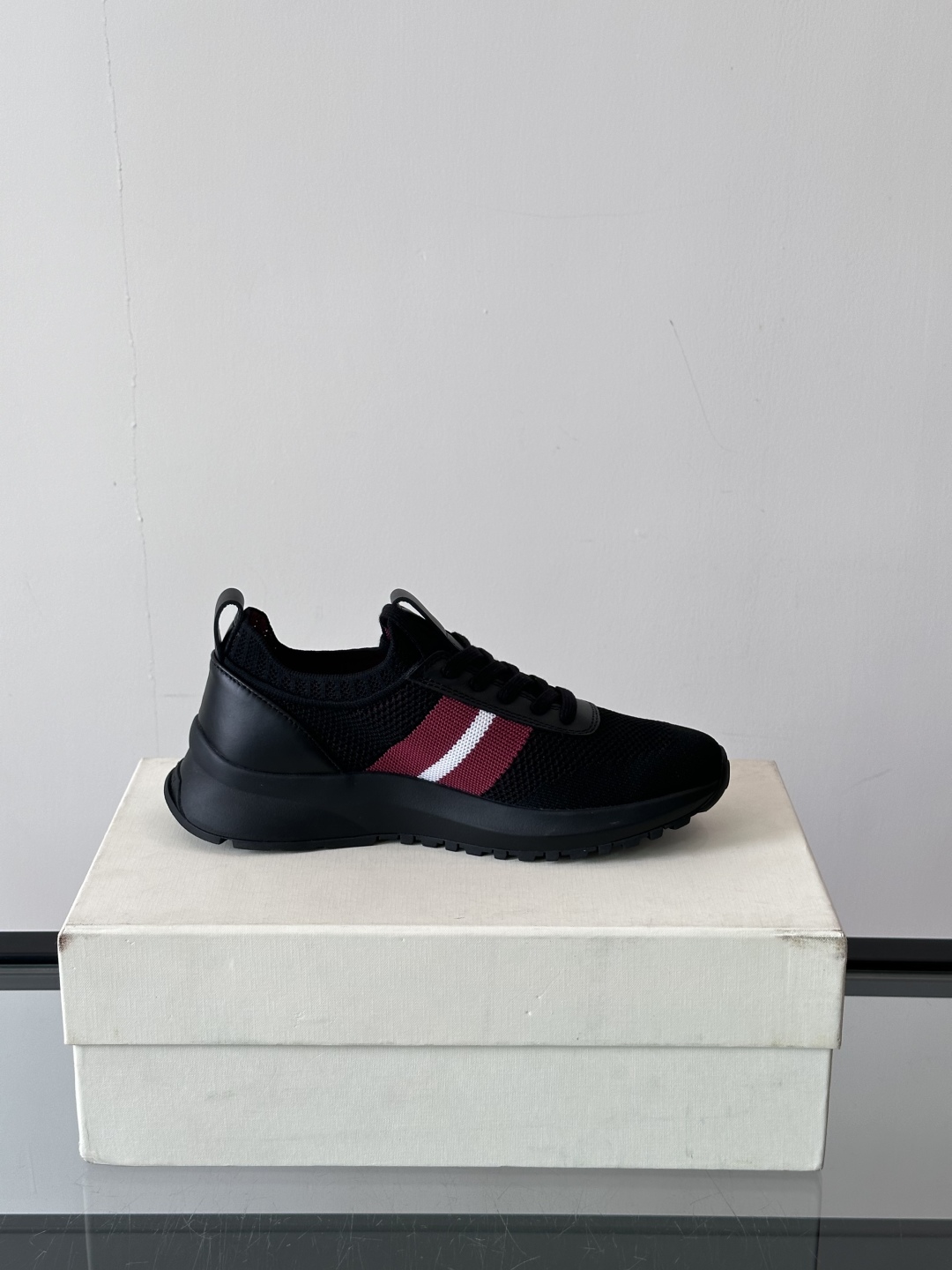 BALLY25夏季巴利家最新款的男士休闲运动鞋👟，巴利经典红白红，经典配色。黑红简约大气 ，采用进口飞织