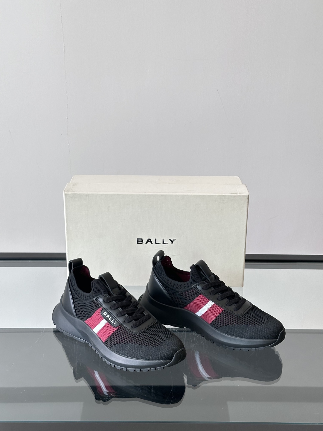 BALLY25夏季巴利家最新款的男士休闲运动鞋👟，巴利经典红白红，经典配色。黑红简约大气 ，采用进口飞织