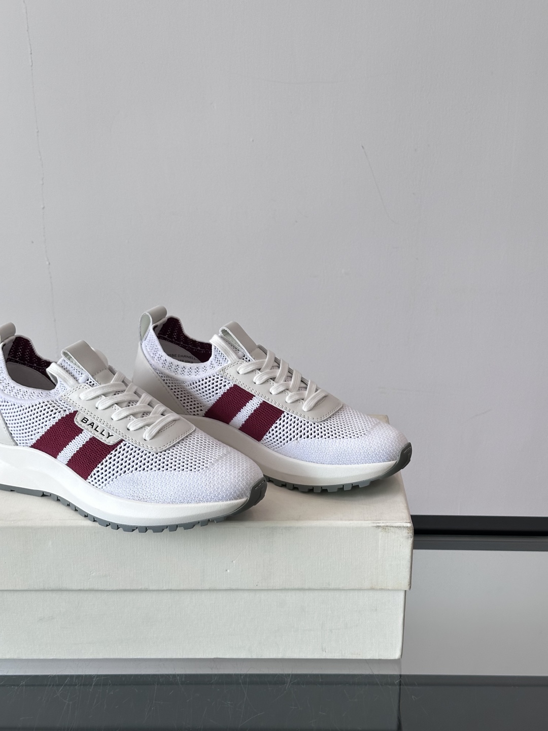 BALLY25夏季巴利家最新款的男士休闲运动鞋👟，巴利经典红白红，经典配色。黑红简约大气 ，采用进口飞织
