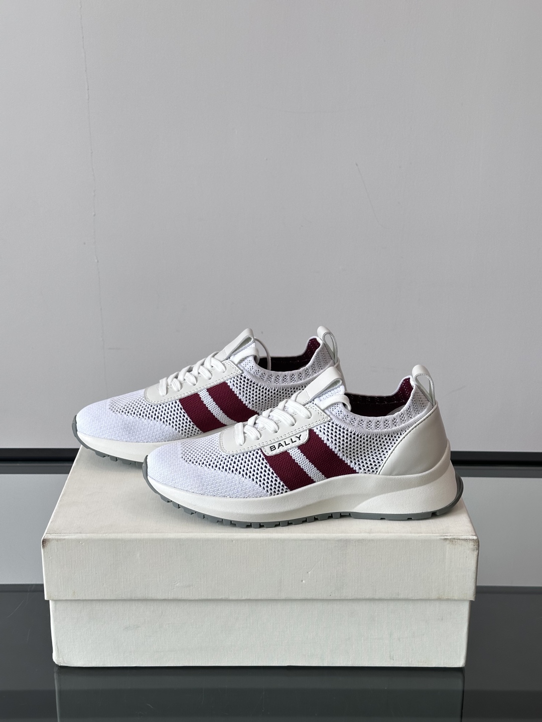 BALLY25夏季巴利家最新款的男士休闲运动鞋👟，巴利经典红白红，经典配色。黑红简约大气 ，采用进口飞织