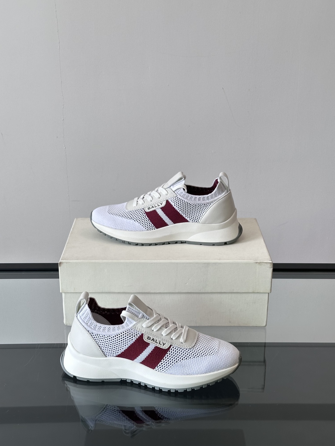 BALLY25夏季巴利家最新款的男士休闲运动鞋👟，巴利经典红白红，经典配色。黑红简约大气 ，采用进口飞织