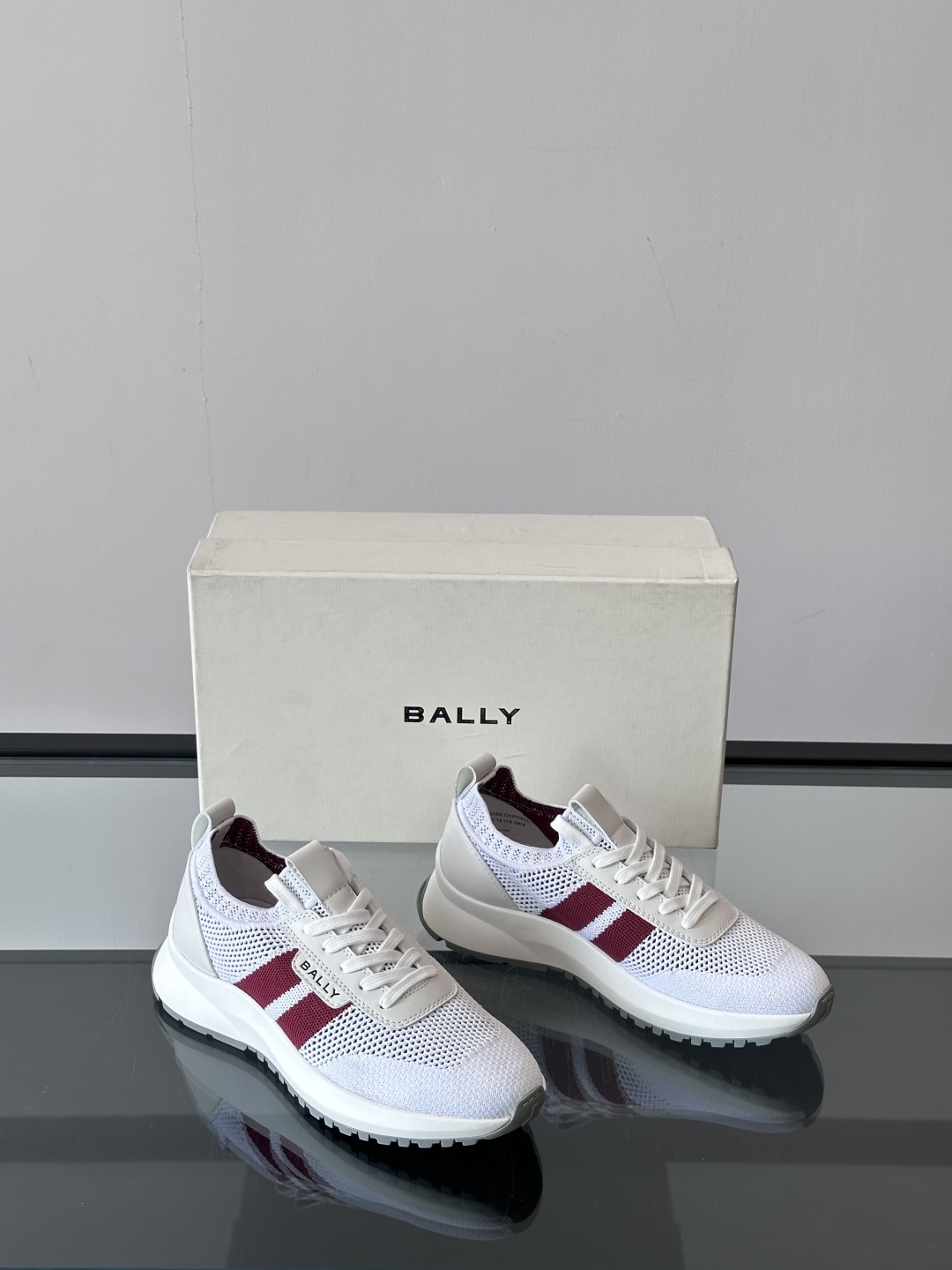BALLY25夏季巴利家最新款的男士休闲运动鞋👟，巴利经典红白红，经典配色。黑红简约大气 ，采用进口飞织