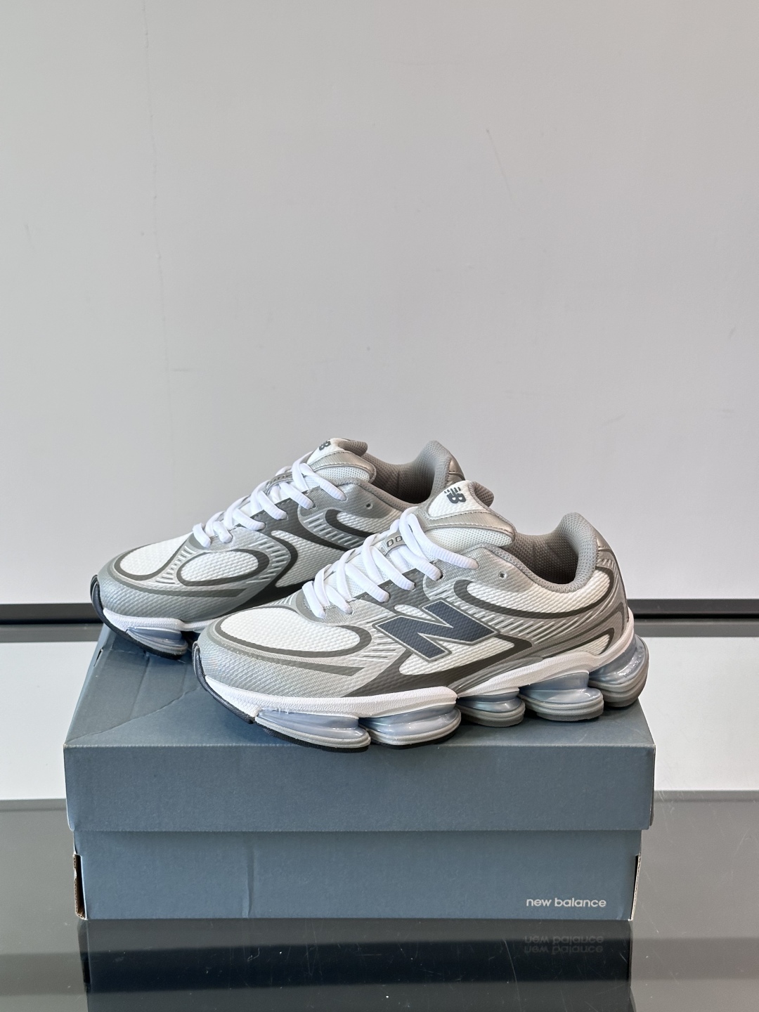 Newbalance新款2000上线啦👌👌“未来动态感十足”✨✨2000系列采用ABZORB缓震科技有s