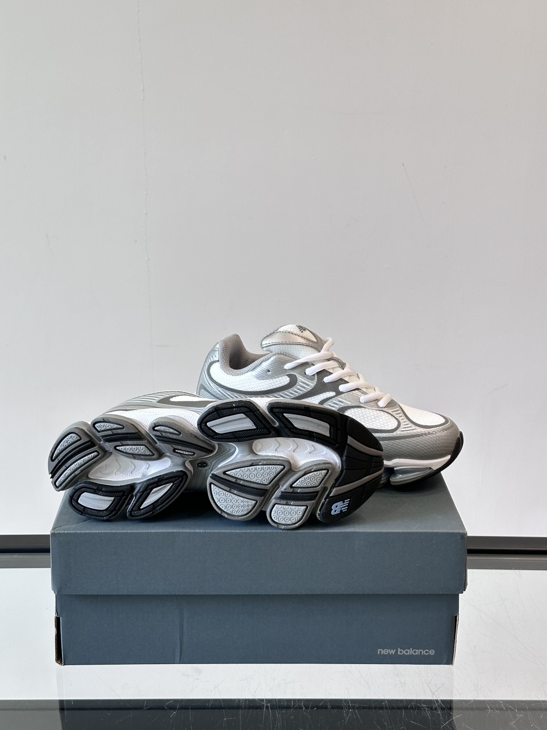Newbalance新款2000上线啦👌👌“未来动态感十足”✨✨2000系列采用ABZORB缓震科技有s