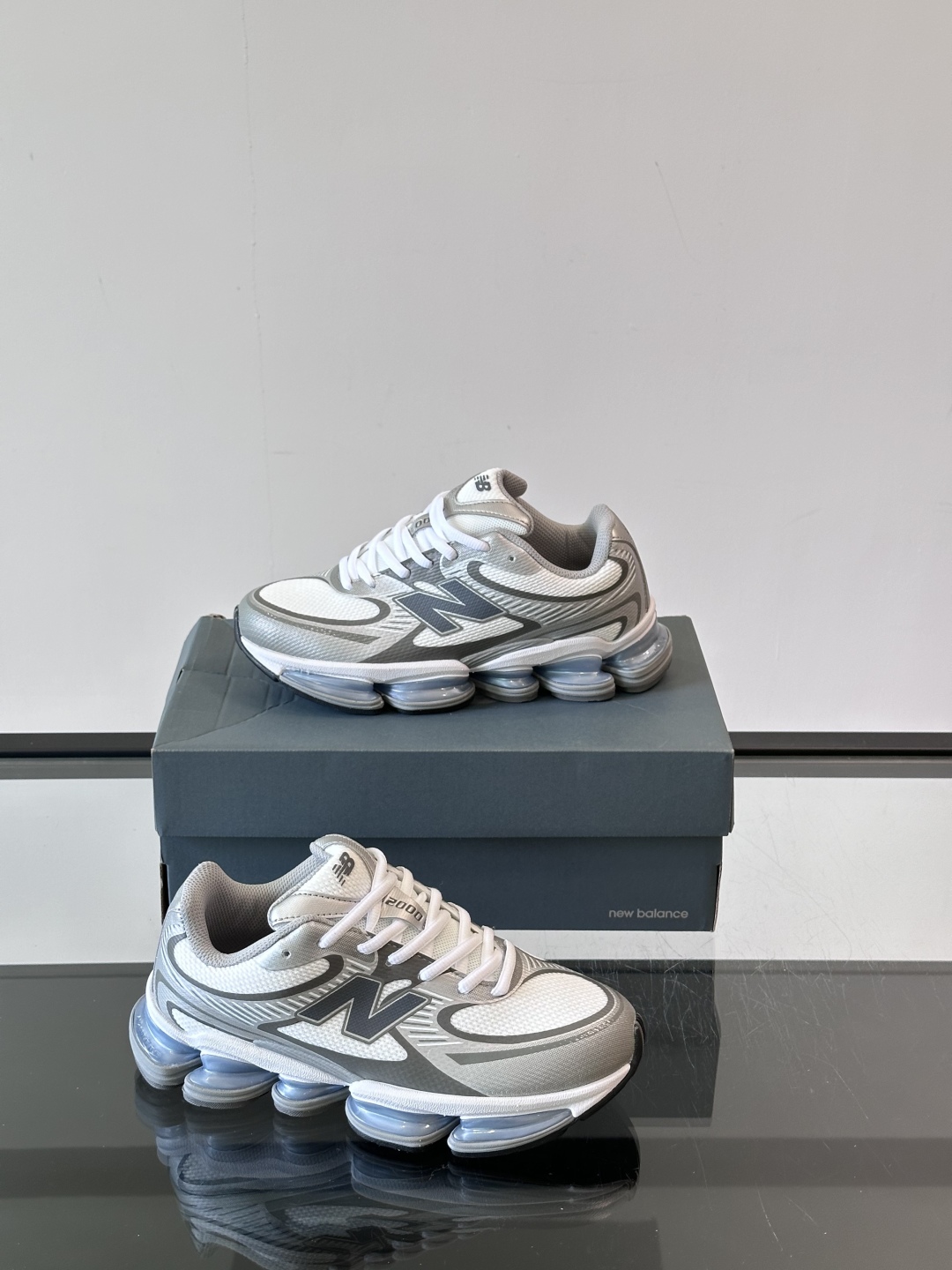 Newbalance新款2000上线啦👌👌“未来动态感十足”✨✨2000系列采用ABZORB缓震科技有s