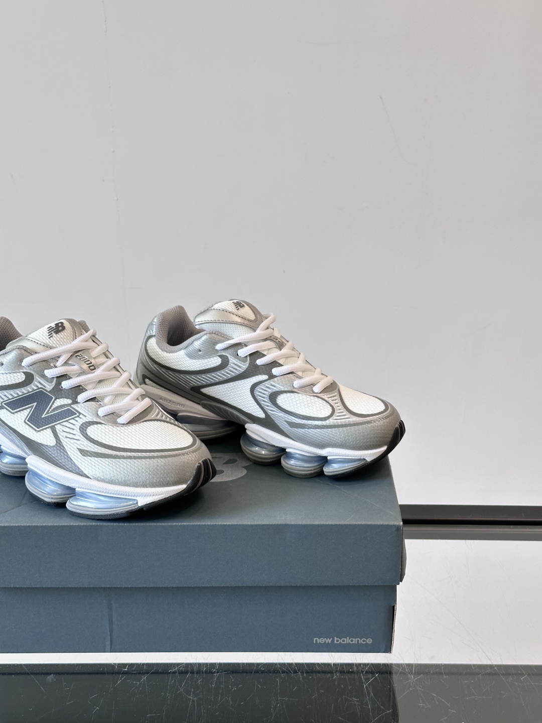 Newbalance新款2000上线啦👌👌“未来动态感十足”✨✨2000系列采用ABZORB缓震科技有s