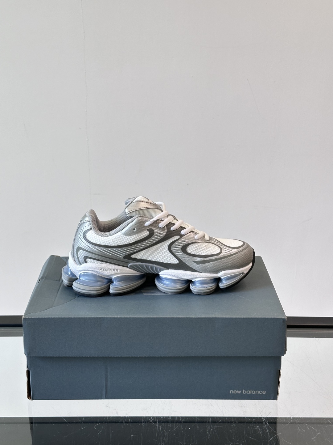 Newbalance新款2000上线啦👌👌“未来动态感十足”✨✨2000系列采用ABZORB缓震科技有s