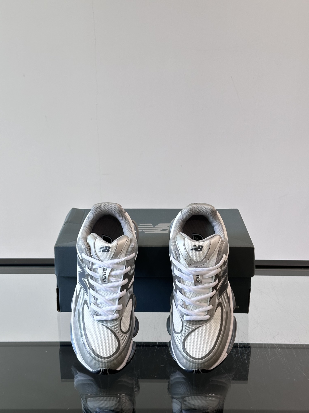 Newbalance新款2000上线啦👌👌“未来动态感十足”✨✨2000系列采用ABZORB缓震科技有s