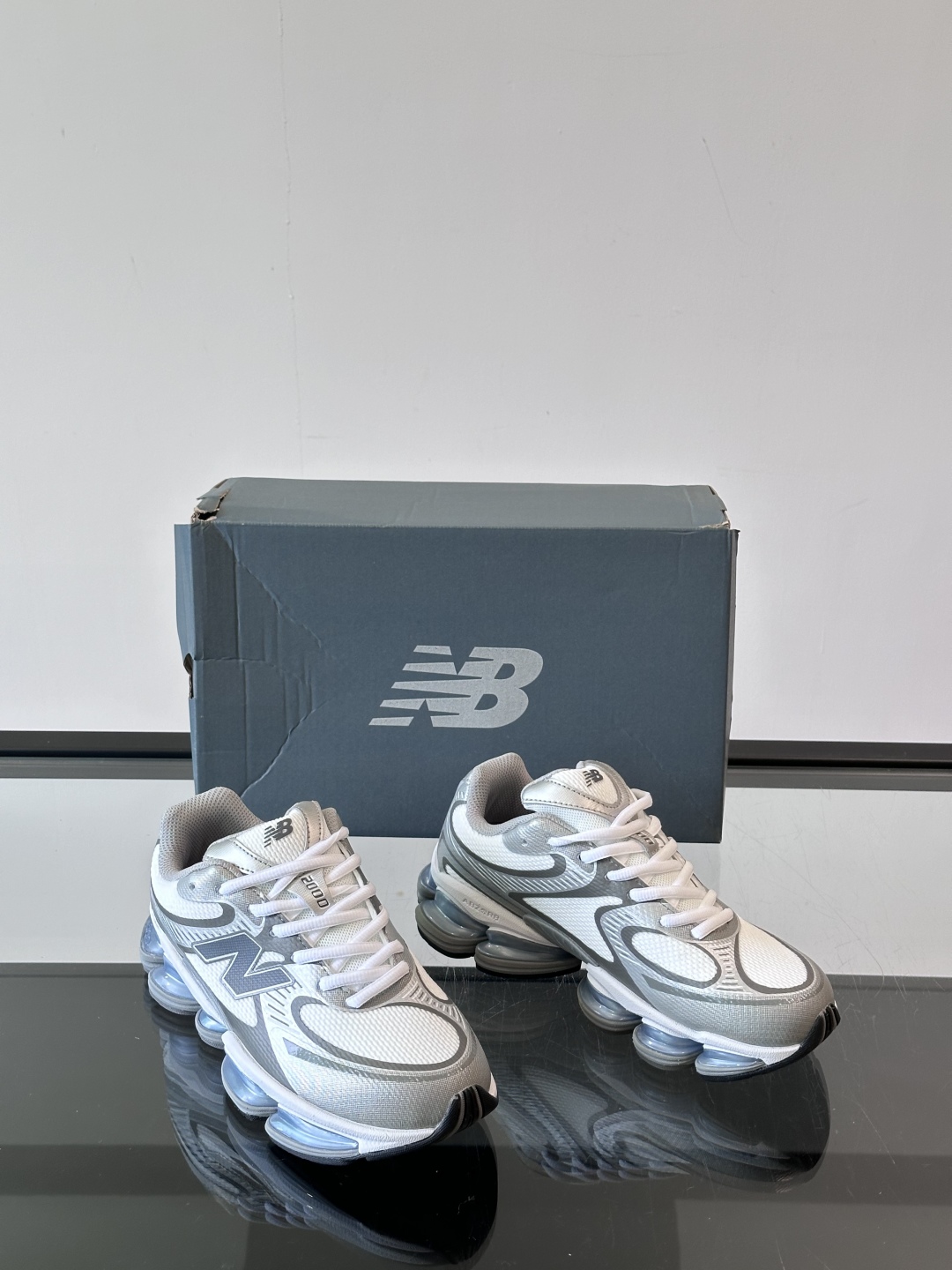 Newbalance新款2000上线啦👌👌“未来动态感十足”✨✨2000系列采用ABZORB缓震科技有s