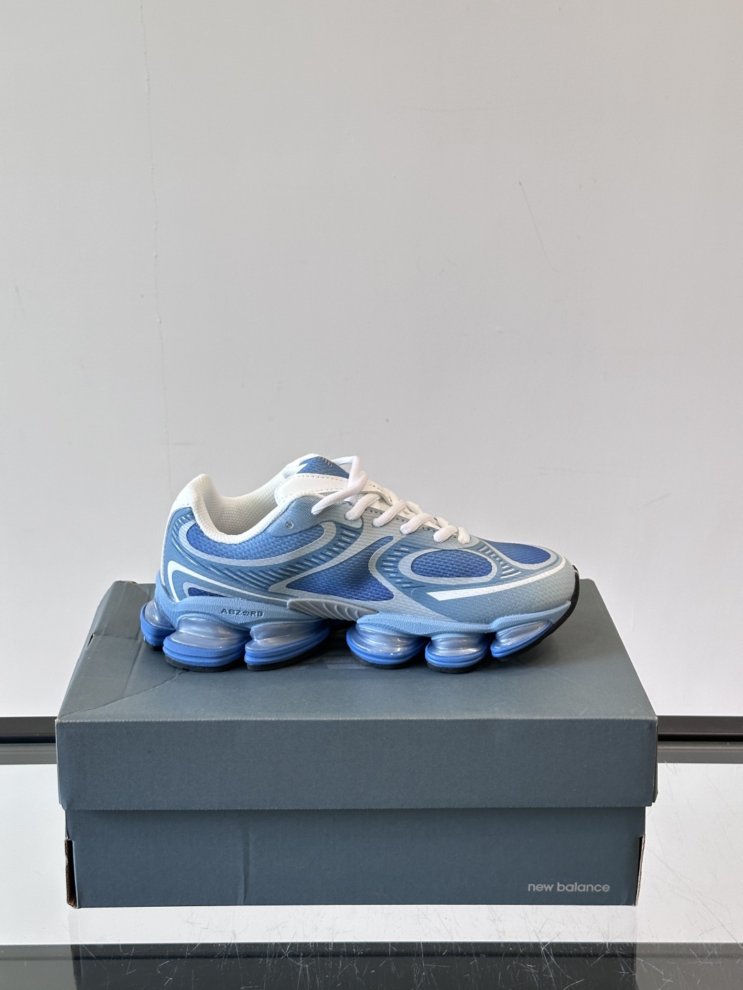 Newbalance新款2000上线啦👌👌“未来动态感十足”✨✨2000系列采用ABZORB缓震科技有s