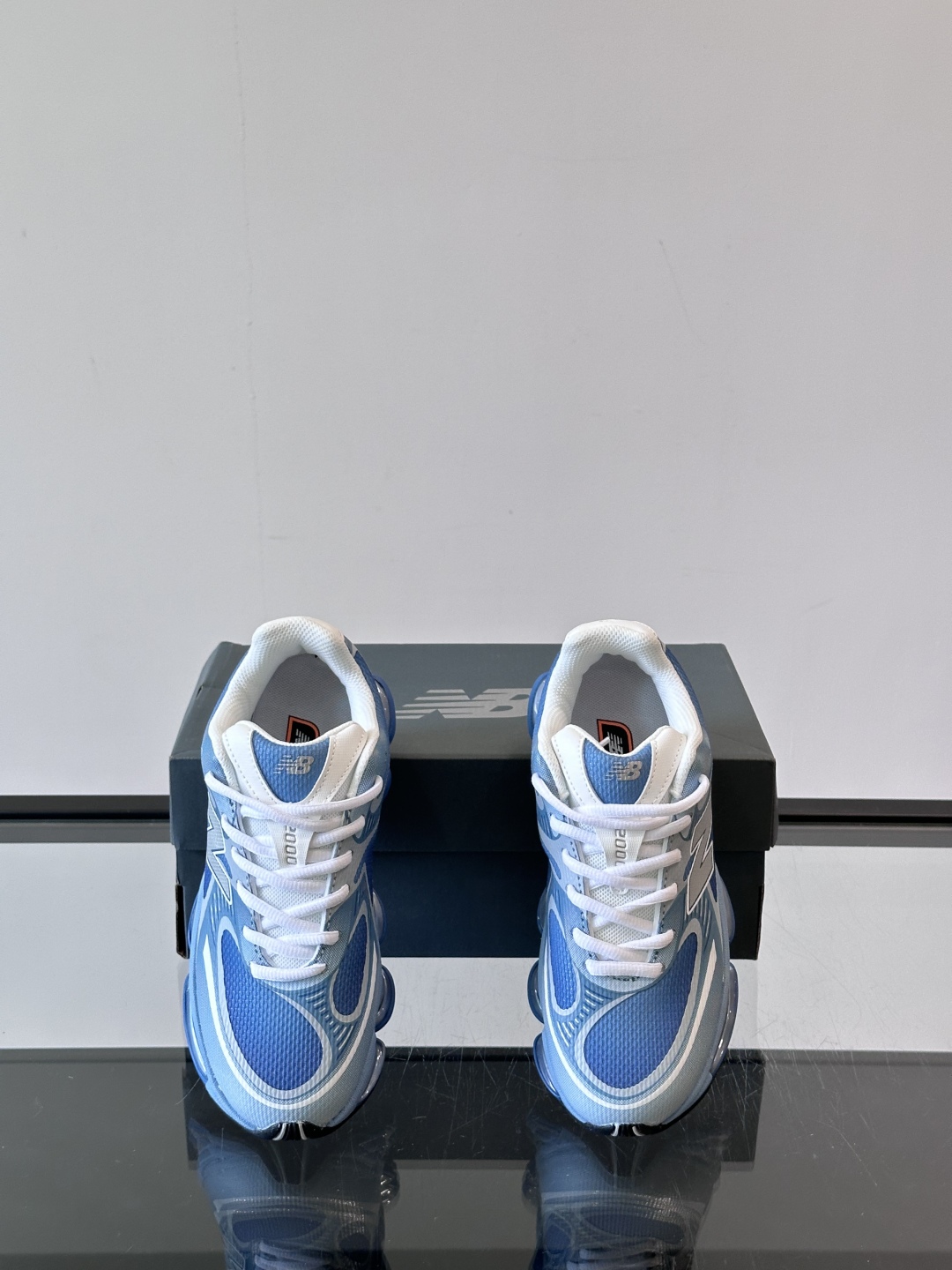 Newbalance新款2000上线啦👌👌“未来动态感十足”✨✨2000系列采用ABZORB缓震科技有s