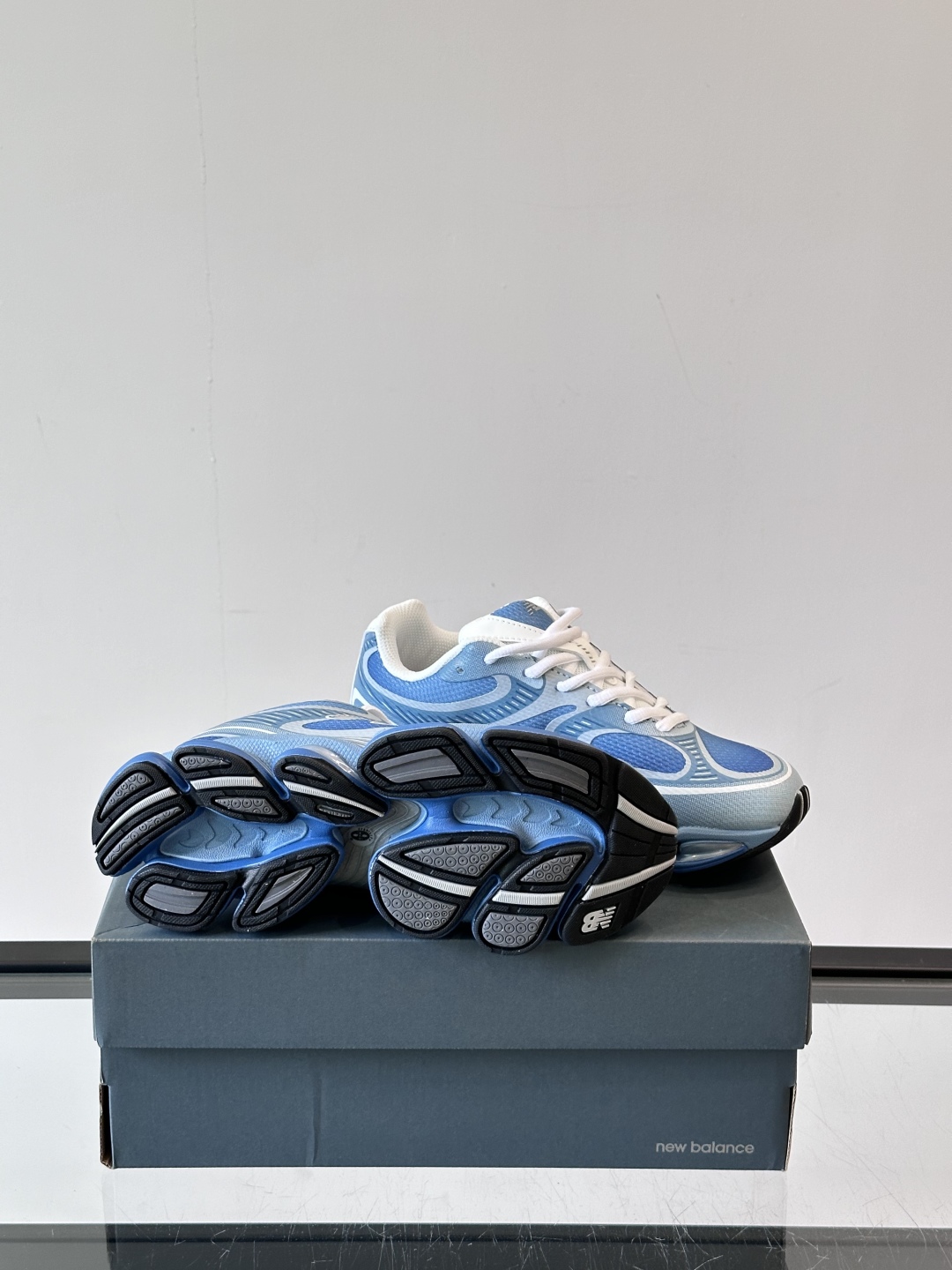 Newbalance新款2000上线啦👌👌“未来动态感十足”✨✨2000系列采用ABZORB缓震科技有s