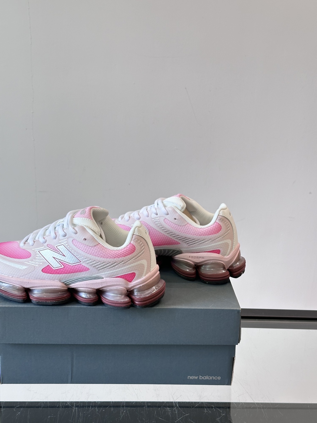 Newbalance新款2000上线啦👌👌“未来动态感十足”✨✨2000系列采用ABZORB缓震科技有s