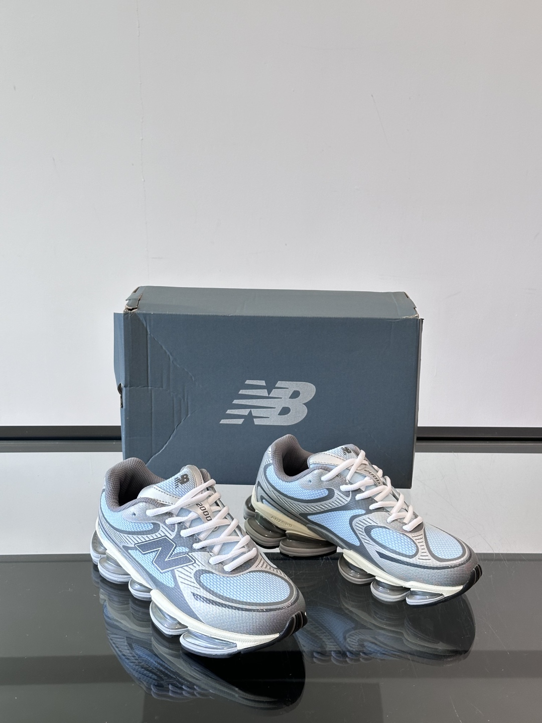 Newbalance新款2000上线啦👌👌“未来动态感十足”✨✨2000系列采用ABZORB缓震科技有s