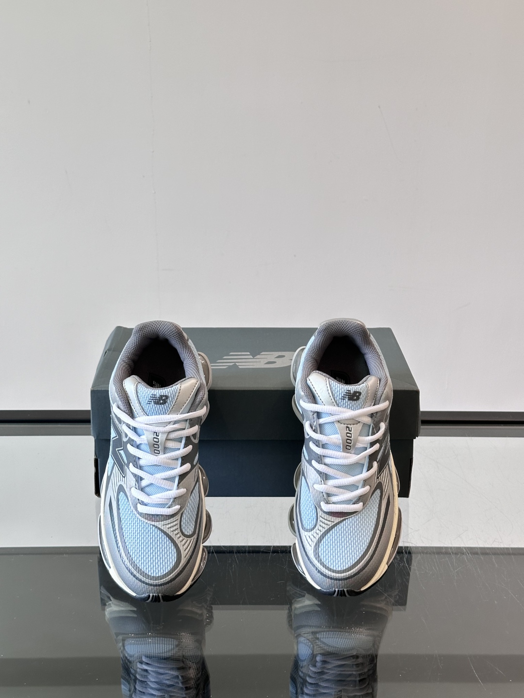 Newbalance新款2000上线啦👌👌“未来动态感十足”✨✨2000系列采用ABZORB缓震科技有s