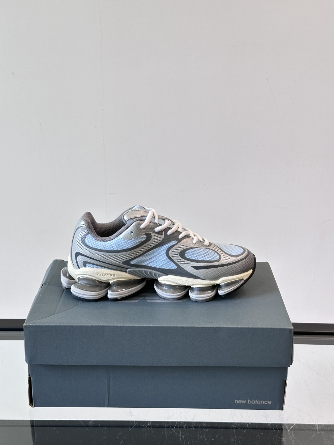Newbalance新款2000上线啦👌👌“未来动态感十足”✨✨2000系列采用ABZORB缓震科技有s
