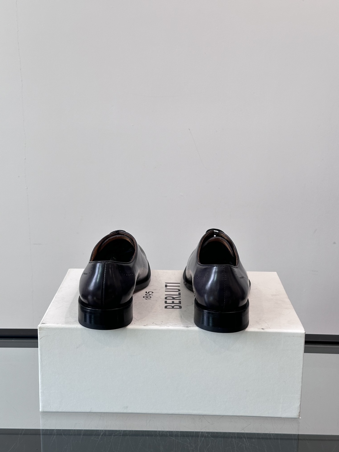 Berluti/布鲁提高端真皮大底正装皮鞋，采用进口牛皮鞋面 柔软有型，手工改色工艺，低调奢华气质，舒适