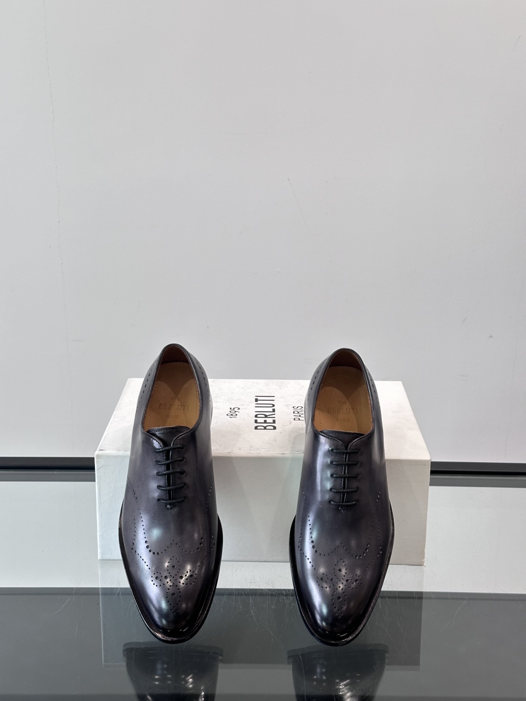 Berluti/布鲁提高端真皮大底正装皮鞋，采用进口牛皮鞋面 柔软有型，手工改色工艺，低调奢华气质，舒适
