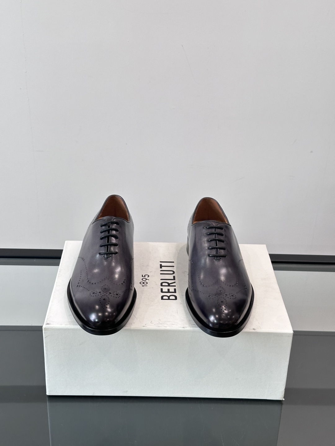 Berluti/布鲁提高端真皮大底正装皮鞋，采用进口牛皮鞋面 柔软有型，手工改色工艺，低调奢华气质，舒适
