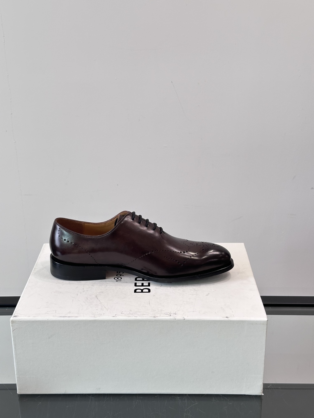 Berluti/布鲁提高端真皮大底正装皮鞋，采用进口牛皮鞋面 柔软有型，手工改色工艺，低调奢华气质，舒适