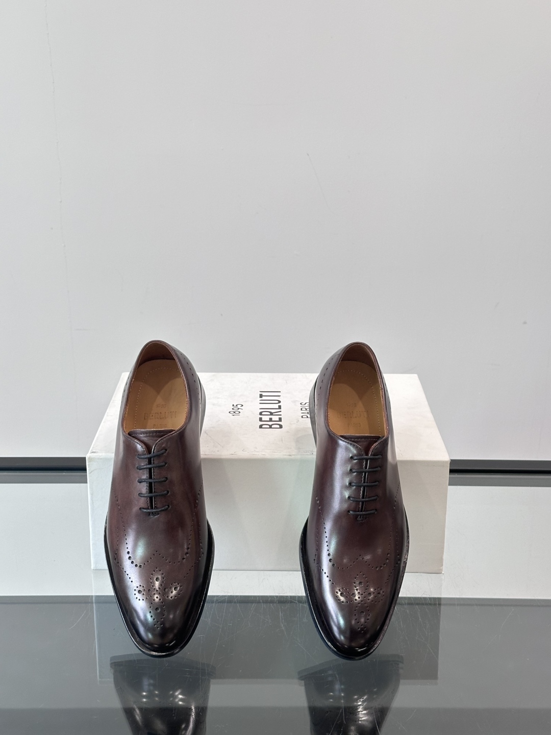 Berluti/布鲁提高端真皮大底正装皮鞋，采用进口牛皮鞋面 柔软有型，手工改色工艺，低调奢华气质，舒适