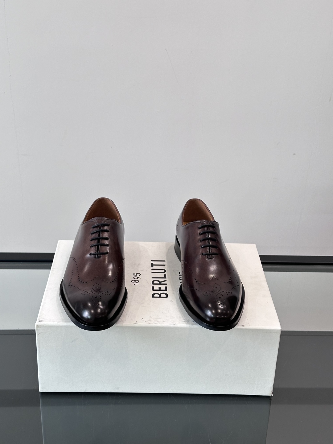 Berluti/布鲁提高端真皮大底正装皮鞋，采用进口牛皮鞋面 柔软有型，手工改色工艺，低调奢华气质，舒适