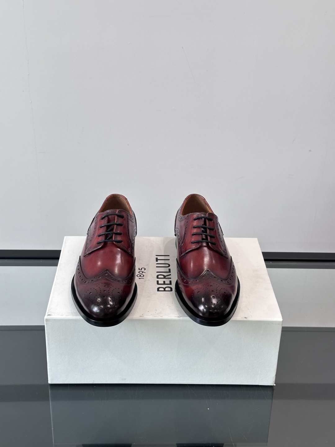 Berluti/布鲁提高端真皮大底正装皮鞋，采用进口牛皮鞋面 柔软有型，手工改色工艺，低调奢华气质，舒适