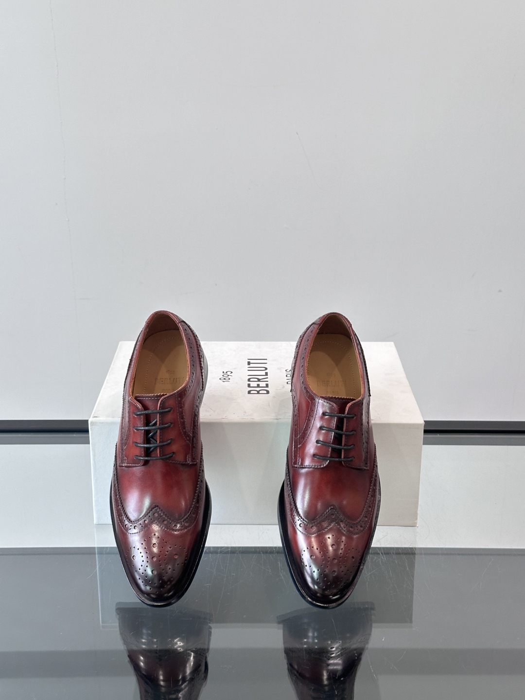 Berluti/布鲁提高端真皮大底正装皮鞋，采用进口牛皮鞋面 柔软有型，手工改色工艺，低调奢华气质，舒适