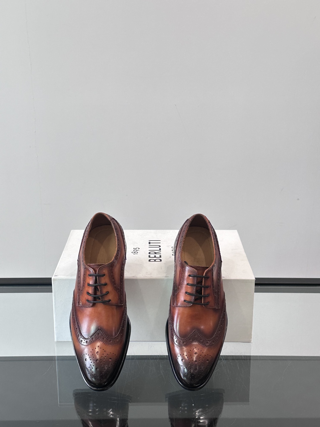 Berluti/布鲁提高端真皮大底正装皮鞋，采用进口牛皮鞋面 柔软有型，手工改色工艺，低调奢华气质，舒适