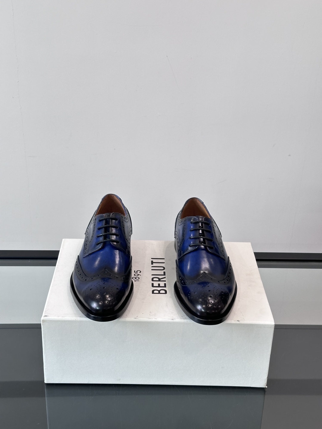 Berluti/布鲁提高端真皮大底正装皮鞋，采用进口牛皮鞋面 柔软有型，手工改色工艺，低调奢华气质，舒适