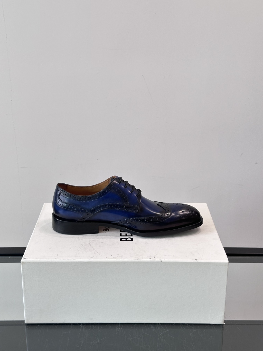 Berluti/布鲁提高端真皮大底正装皮鞋，采用进口牛皮鞋面 柔软有型，手工改色工艺，低调奢华气质，舒适
