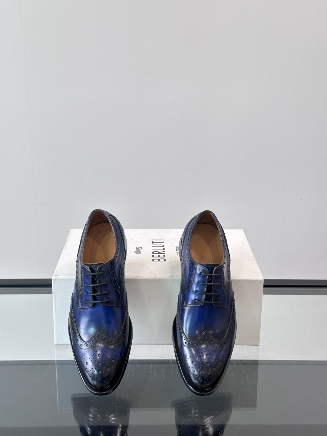 Berluti/布鲁提高端真皮大底正装皮鞋，采用进口牛皮鞋面 柔软有型，手工改色工艺，低调奢华气质，舒适
