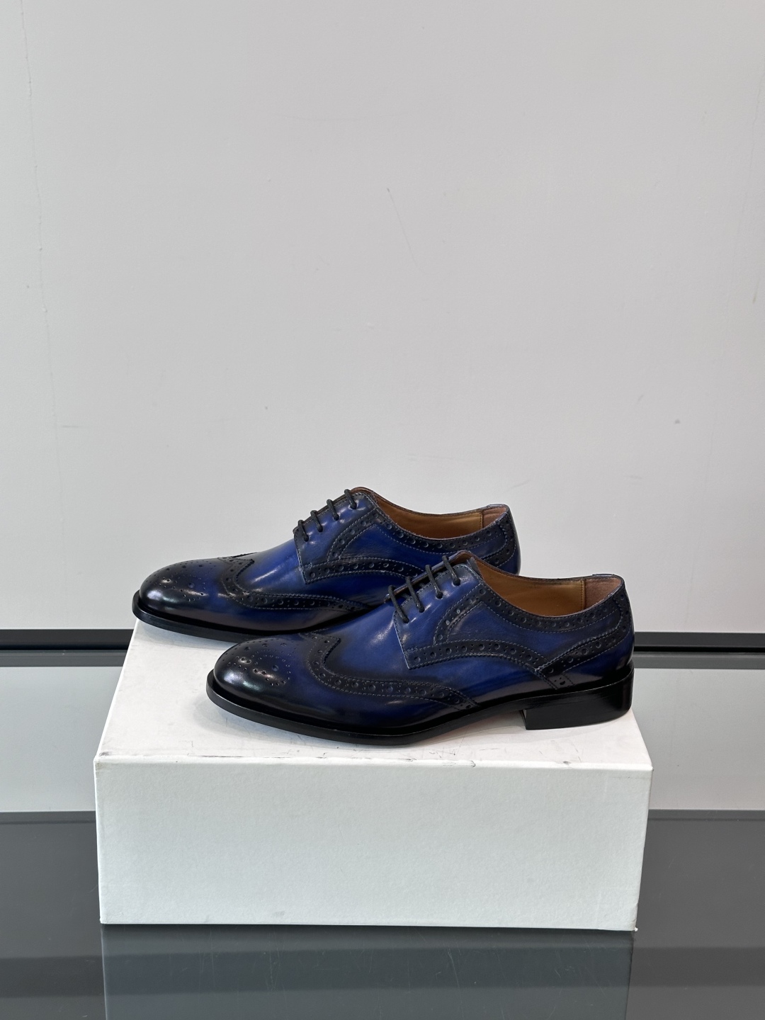 Berluti/布鲁提高端真皮大底正装皮鞋，采用进口牛皮鞋面 柔软有型，手工改色工艺，低调奢华气质，舒适