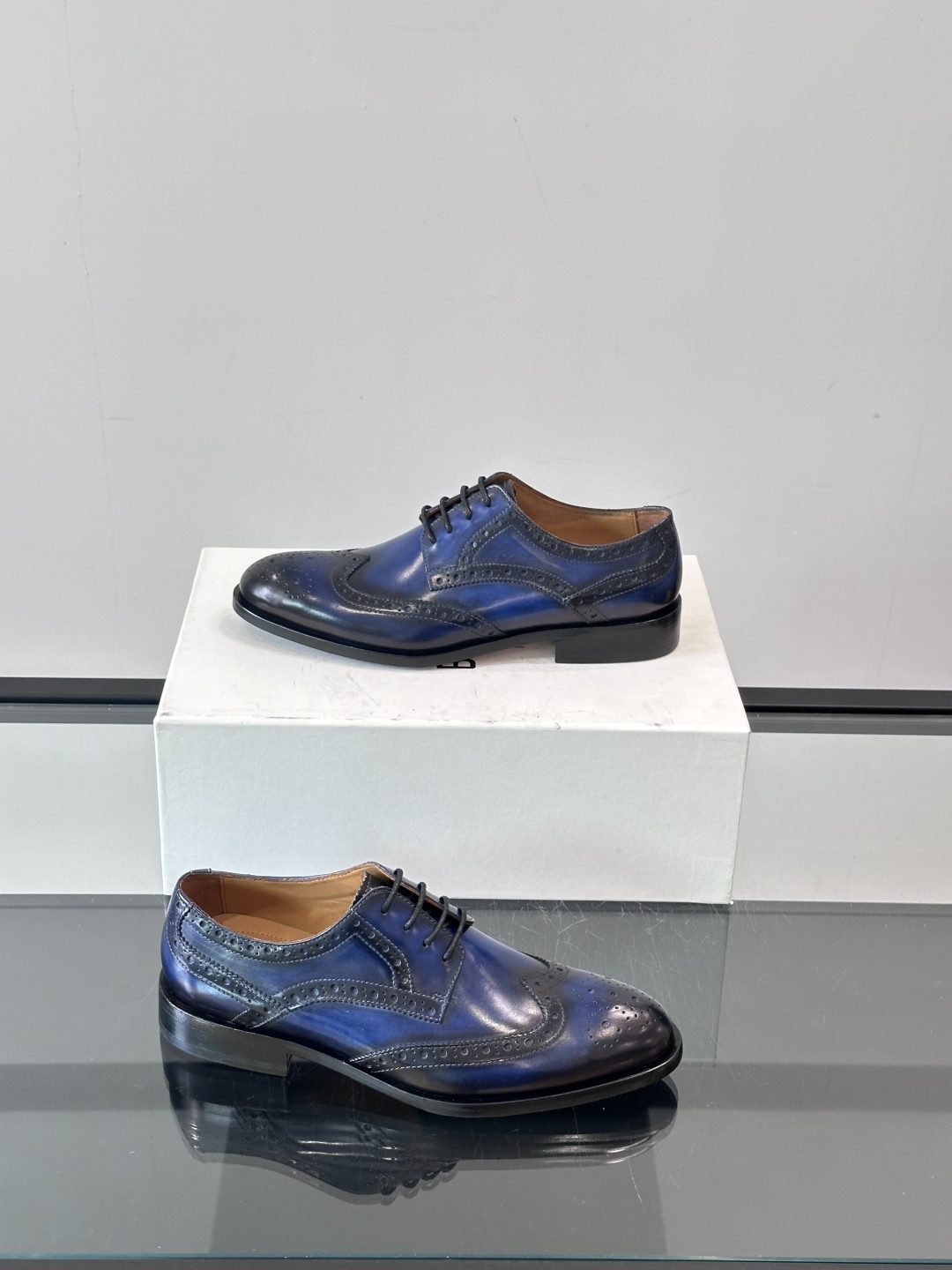 Berluti/布鲁提高端真皮大底正装皮鞋，采用进口牛皮鞋面 柔软有型，手工改色工艺，低调奢华气质，舒适