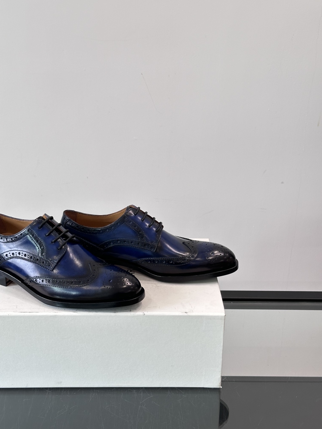Berluti/布鲁提高端真皮大底正装皮鞋，采用进口牛皮鞋面 柔软有型，手工改色工艺，低调奢华气质，舒适