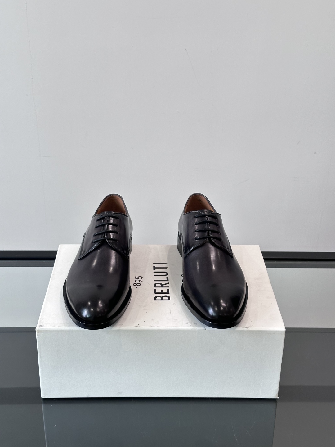 Berluti/布鲁提高端真皮大底正装皮鞋，采用进口牛皮鞋面 柔软有型，手工改色工艺，低调奢华气质，舒适