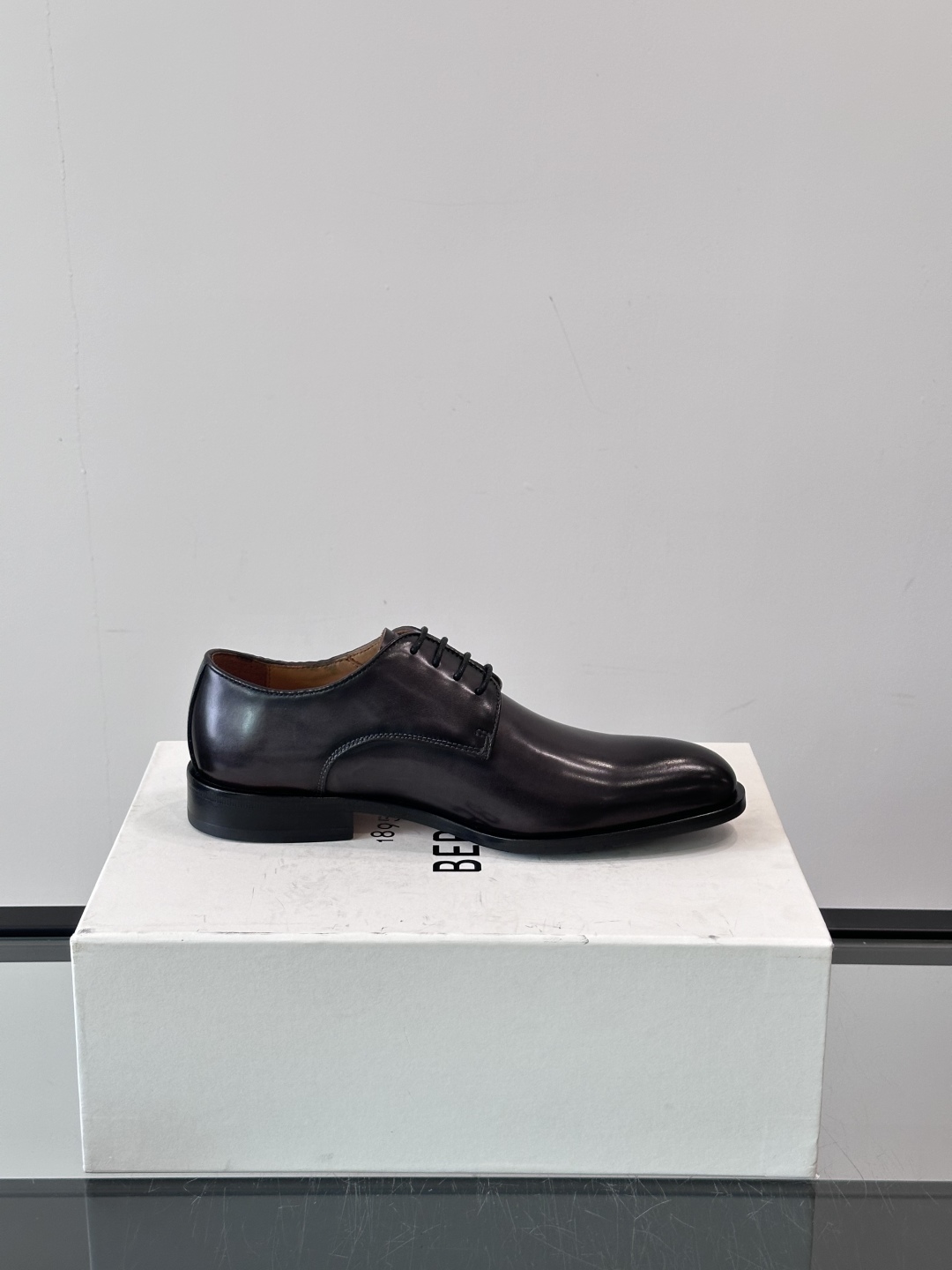Berluti/布鲁提高端真皮大底正装皮鞋，采用进口牛皮鞋面 柔软有型，手工改色工艺，低调奢华气质，舒适