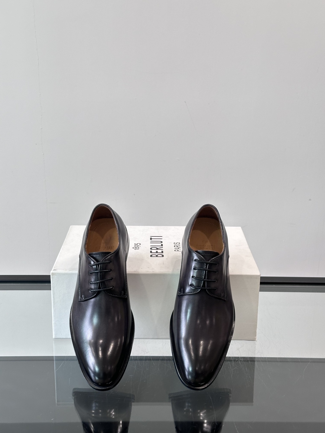 Berluti/布鲁提高端真皮大底正装皮鞋，采用进口牛皮鞋面 柔软有型，手工改色工艺，低调奢华气质，舒适