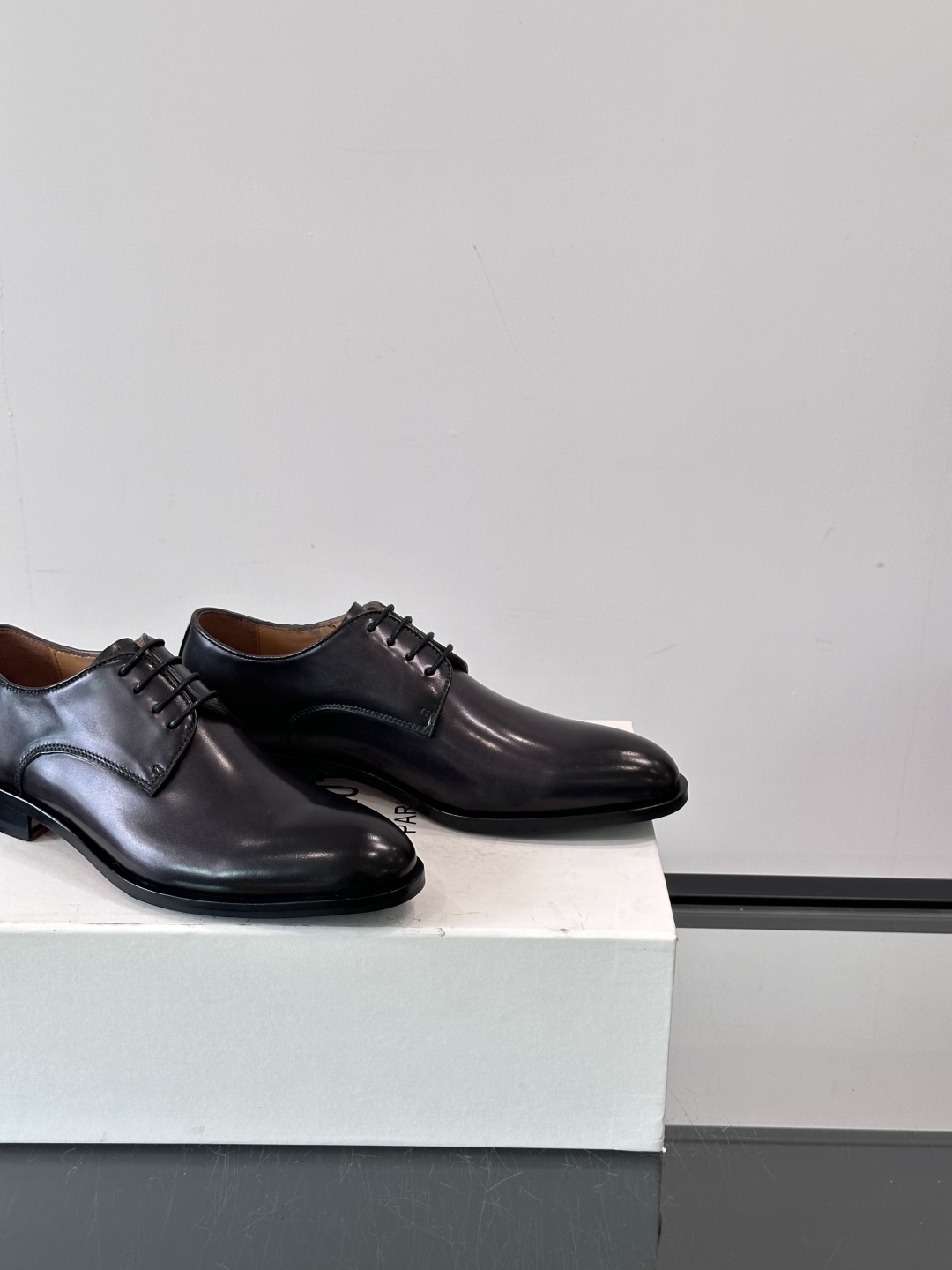 Berluti/布鲁提高端真皮大底正装皮鞋，采用进口牛皮鞋面 柔软有型，手工改色工艺，低调奢华气质，舒适