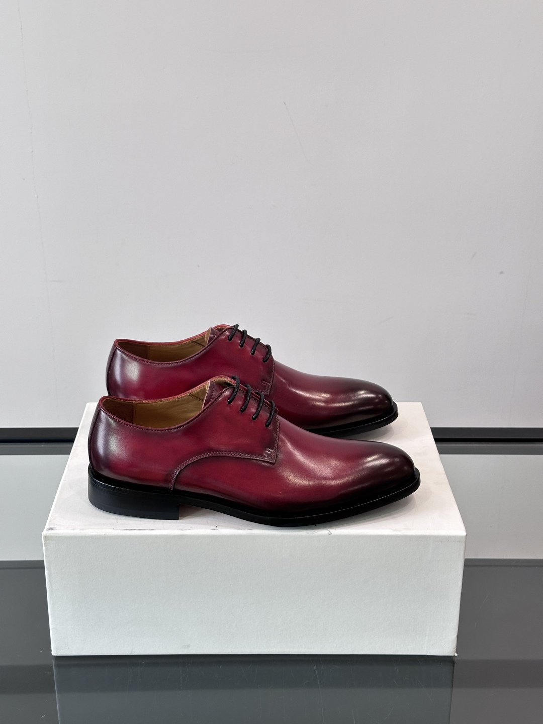 Berluti/布鲁提高端真皮大底正装皮鞋，采用进口牛皮鞋面 柔软有型，手工改色工艺，低调奢华气质，舒适