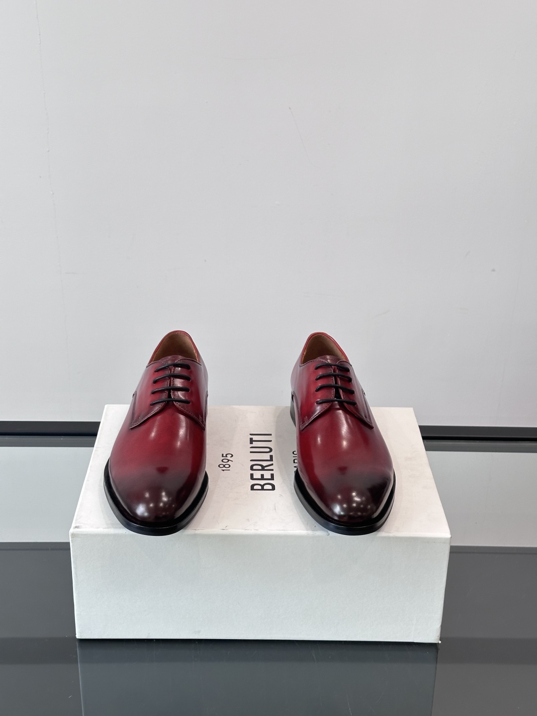 Berluti/布鲁提高端真皮大底正装皮鞋，采用进口牛皮鞋面 柔软有型，手工改色工艺，低调奢华气质，舒适