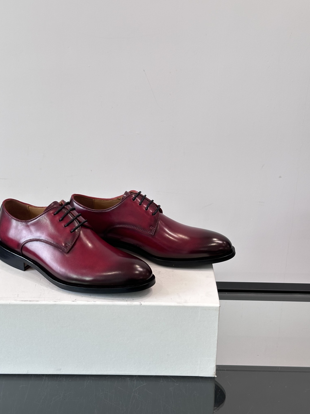 Berluti/布鲁提高端真皮大底正装皮鞋，采用进口牛皮鞋面 柔软有型，手工改色工艺，低调奢华气质，舒适
