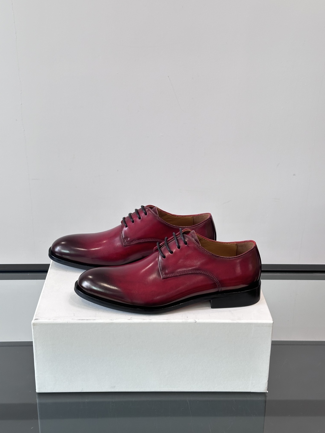 Berluti/布鲁提高端真皮大底正装皮鞋，采用进口牛皮鞋面 柔软有型，手工改色工艺，低调奢华气质，舒适