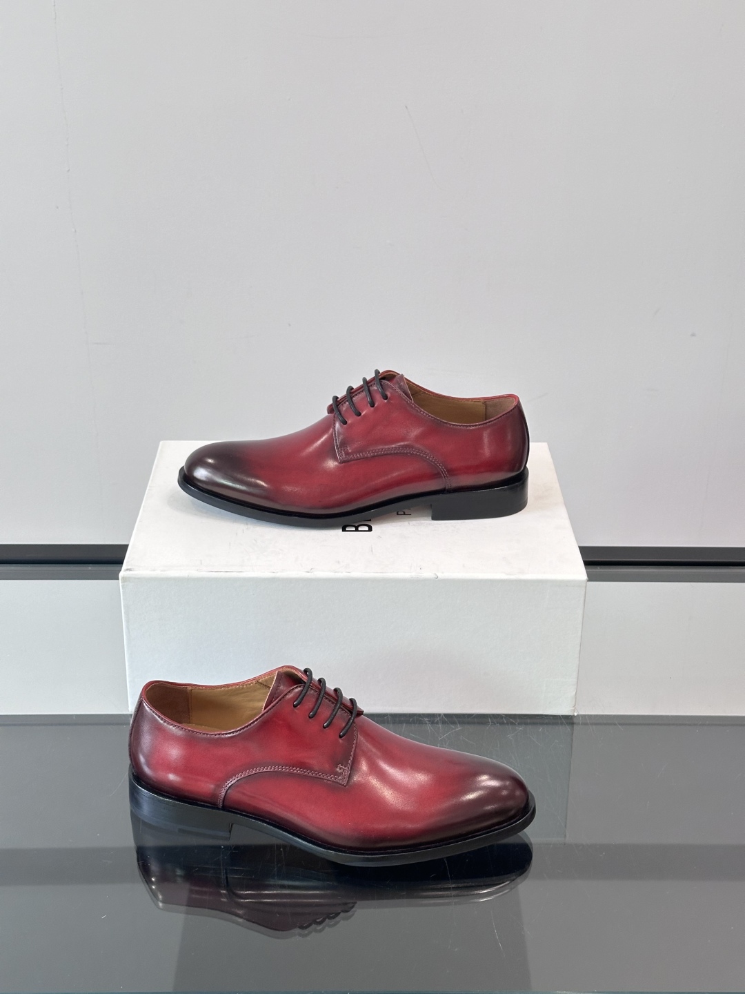 Berluti/布鲁提高端真皮大底正装皮鞋，采用进口牛皮鞋面 柔软有型，手工改色工艺，低调奢华气质，舒适