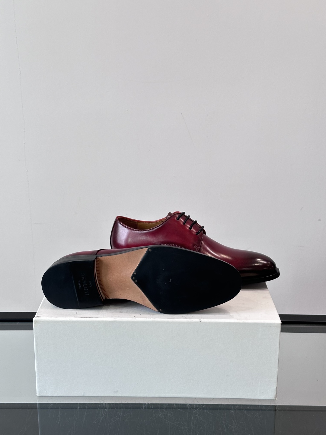 Berluti/布鲁提高端真皮大底正装皮鞋，采用进口牛皮鞋面 柔软有型，手工改色工艺，低调奢华气质，舒适