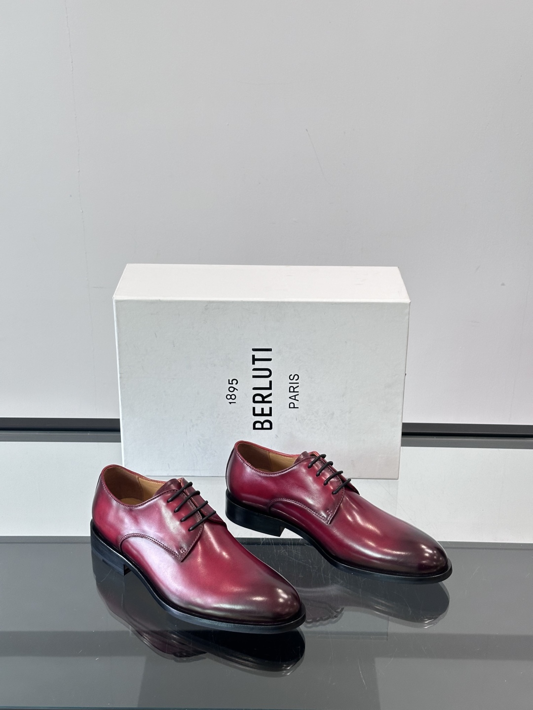 Berluti/布鲁提高端真皮大底正装皮鞋，采用进口牛皮鞋面 柔软有型，手工改色工艺，低调奢华气质，舒适