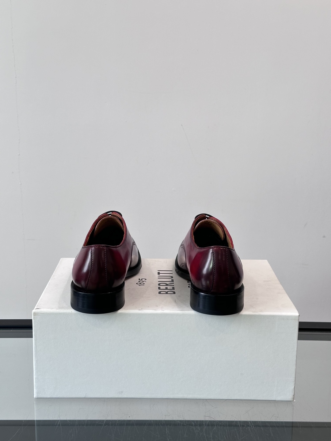 Berluti/布鲁提高端真皮大底正装皮鞋，采用进口牛皮鞋面 柔软有型，手工改色工艺，低调奢华气质，舒适