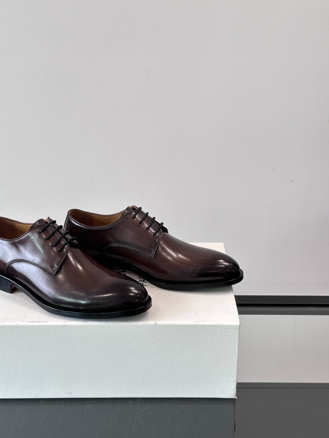 Berluti/布鲁提高端真皮大底正装皮鞋，采用进口牛皮鞋面 柔软有型，手工改色工艺，低调奢华气质，舒适